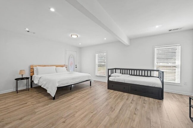 Building Photo - 414 Charles Pl