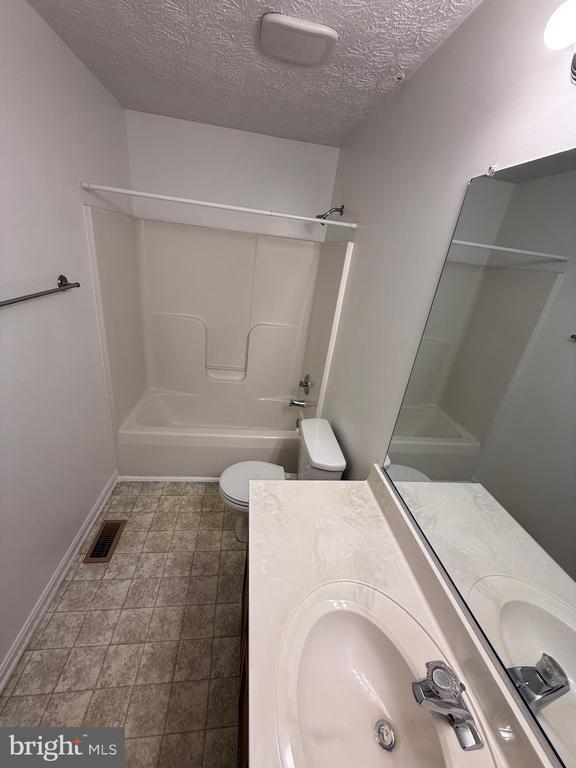 Building Photo - 10500 Boxmeer Ct