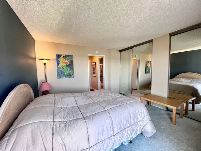 Building Photo - Large furnished one bedroom with spectacular water views