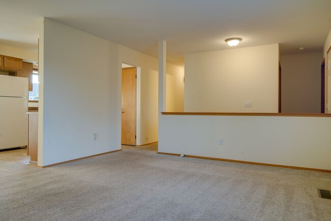 Building Photo - Federal Way Rambler