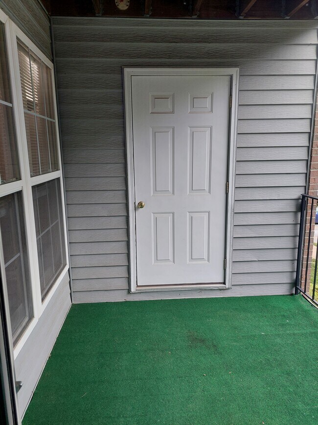 Building Photo - 3800 Sunnyfield Ct