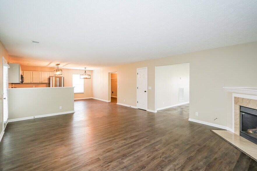 Building Photo - 613 Blossom Hill Dr
