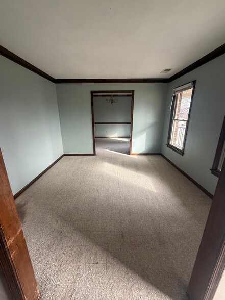 Building Photo - 2552 Roundtree Cir