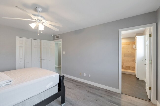 Building Photo - Discover nearly 3,000 sqft of comfort and ...