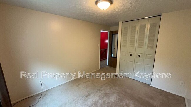 Building Photo - 176 Russets Cir