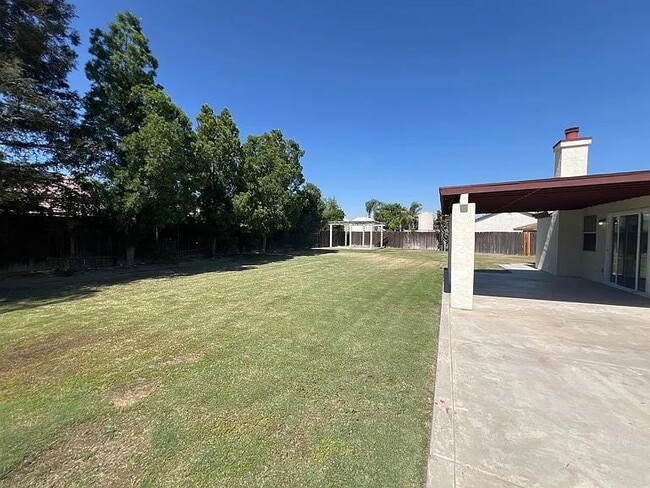 Building Photo - Come check out this beautiful 3 bedroom 2 bath home