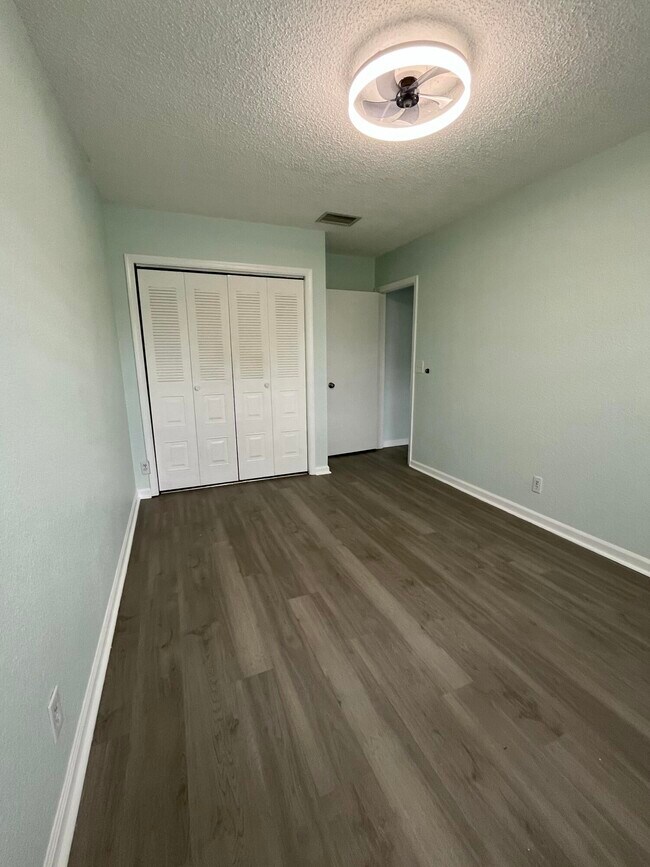 Building Photo - 4305 Coral Springs Dr