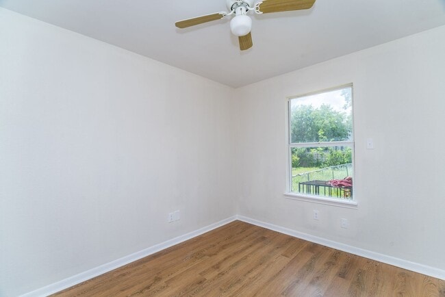 Building Photo - 3-Bedroom Duplex