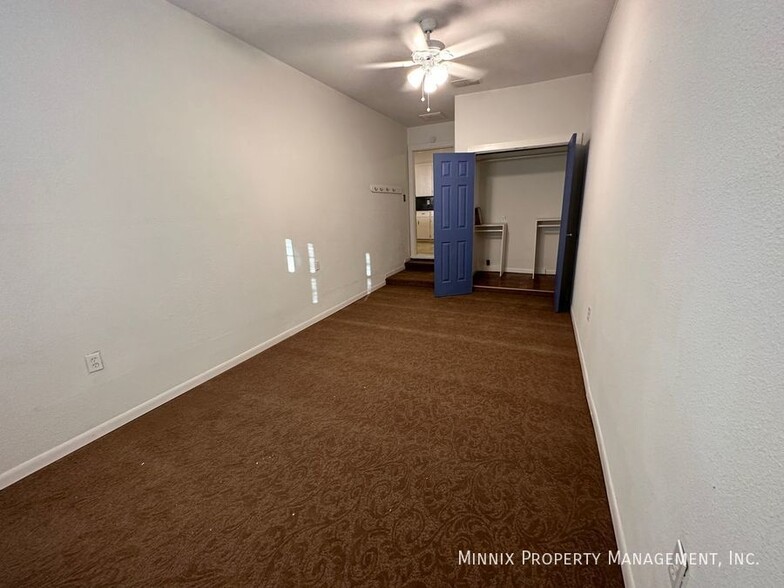 Building Photo - 2115 S Loop 289