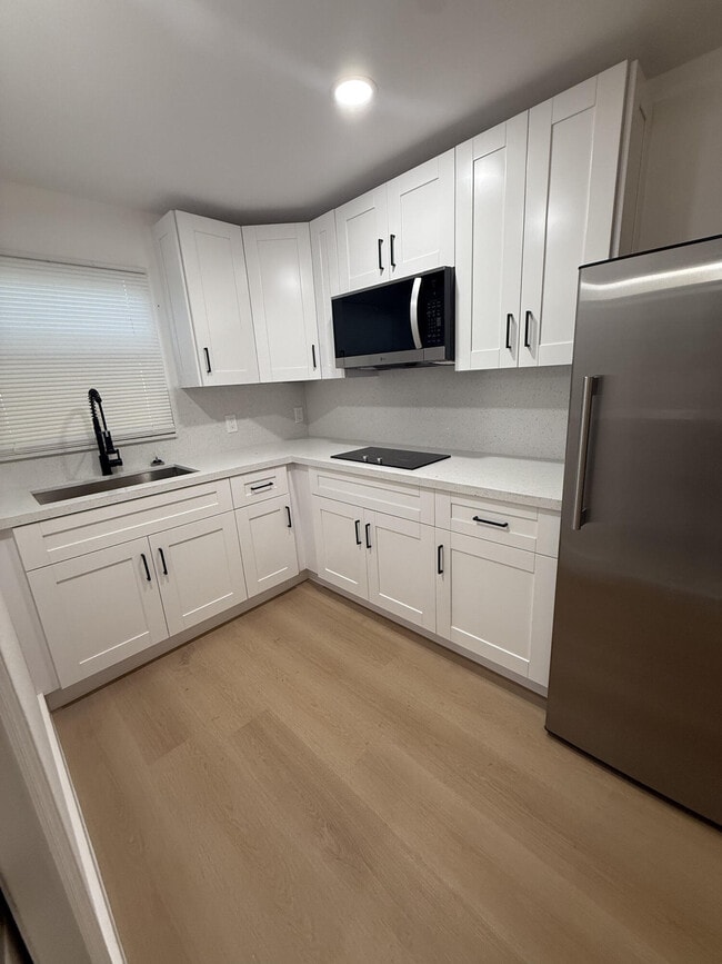 Building Photo - 726 S 11th St