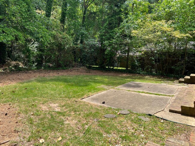 Building Photo - 717 Grove Ave