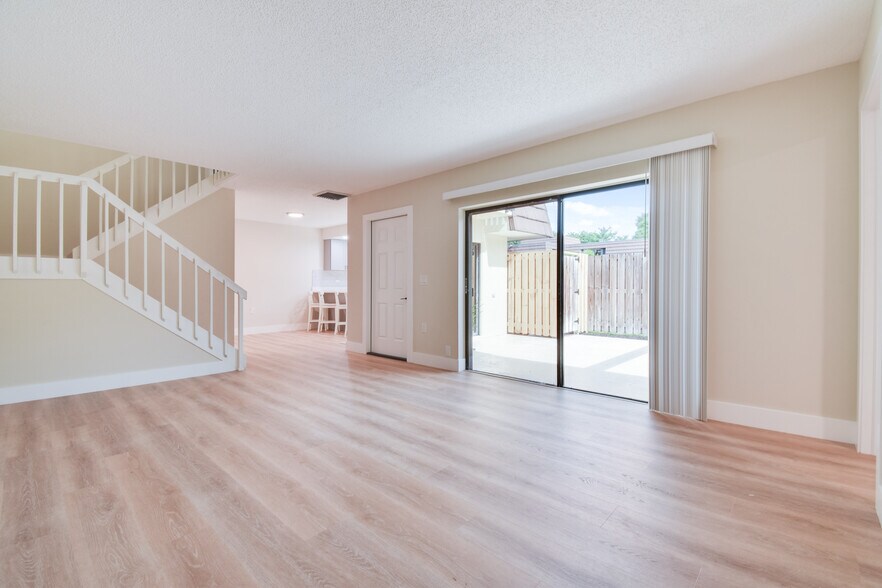 Building Photo - 2309 23rd Ln