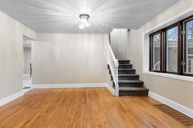 Light and Bright Living Areas - 1126 Grant St
