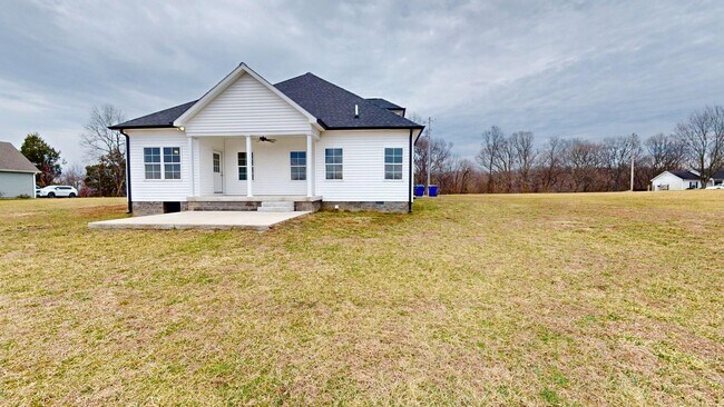 Building Photo - For Lease Large Home with Bonus Room on 1 Acre in Country