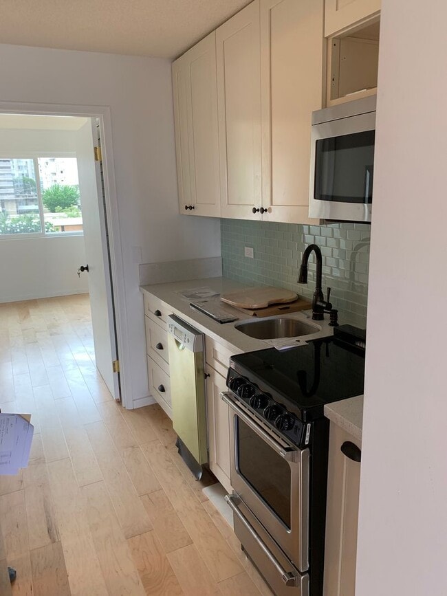 Building Photo - Makiki Condo with Utilities Included in Rent