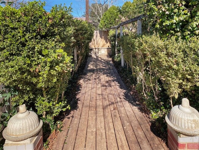 Building Photo - 5502 Honey Dew Terrace