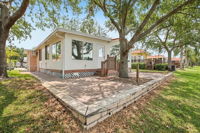 Building Photo - 6621 La Mesa Rd