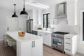 Building Photo - 82 Rossmore Rd