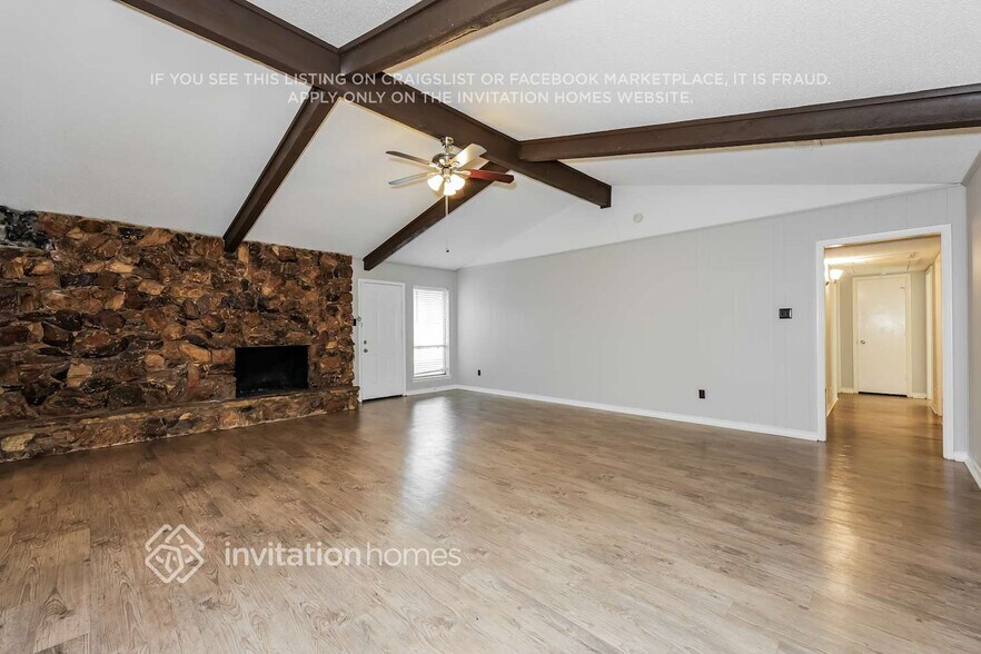 Building Photo - 945 Clear Springs Dr