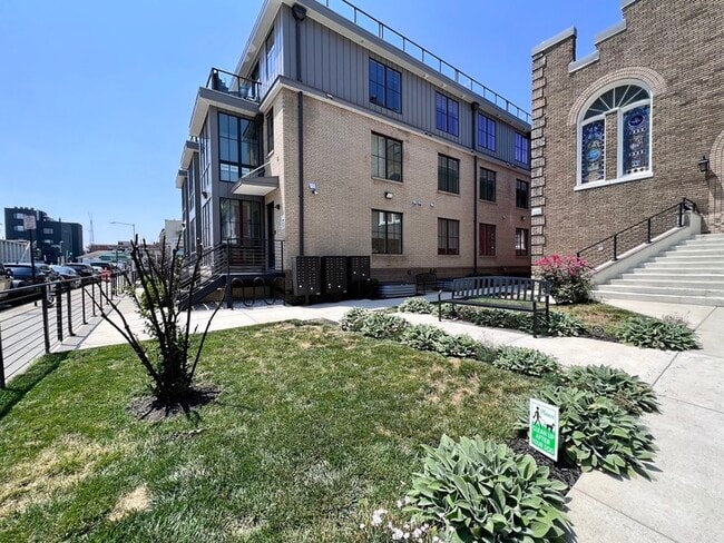 Building Photo - 625 Park Rd NW