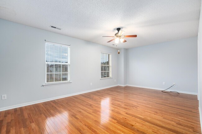 Building Photo - 117 Vancouver Rd