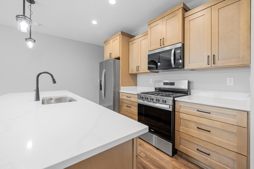 Building Photo - 1844 Woodland Way