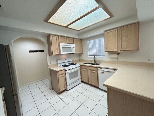 Building Photo - 2-Bedroom 2-Bathroom in Gated Community!