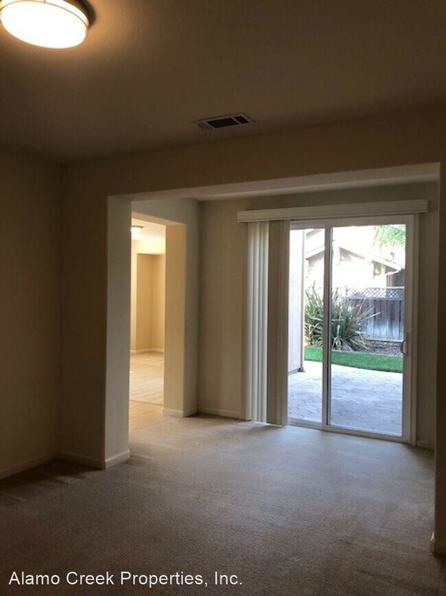 Building Photo - 4 br, 3 bath House - 648 Eldridge Avenue