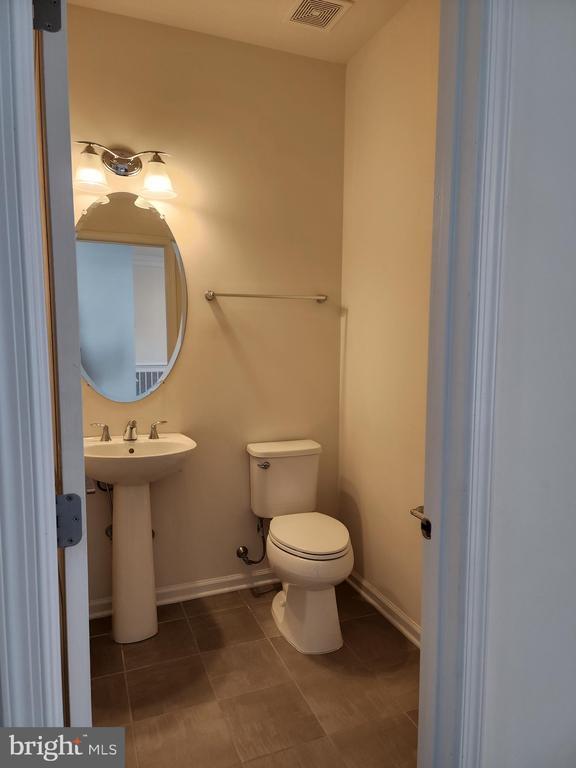 Building Photo - 25020 Cambridge Hl Ter