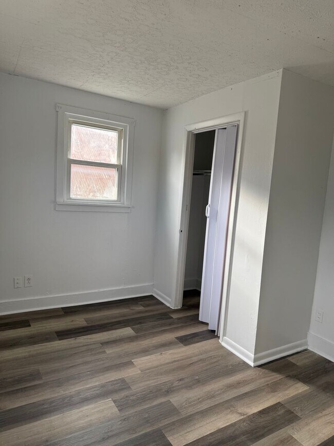 Building Photo - 124 S Chillicothe St