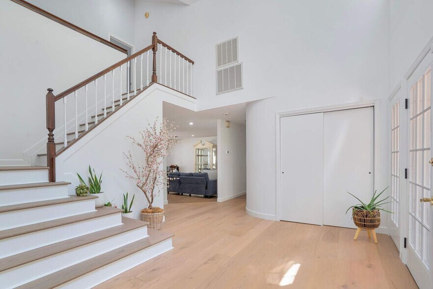 Building Photo - 1 Ginny Ct