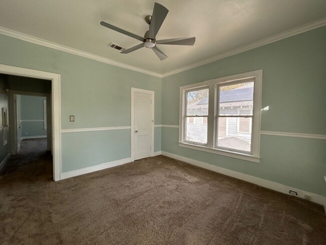 Building Photo - Move in Special!! 2 Bedroom 1 Bath Histori...