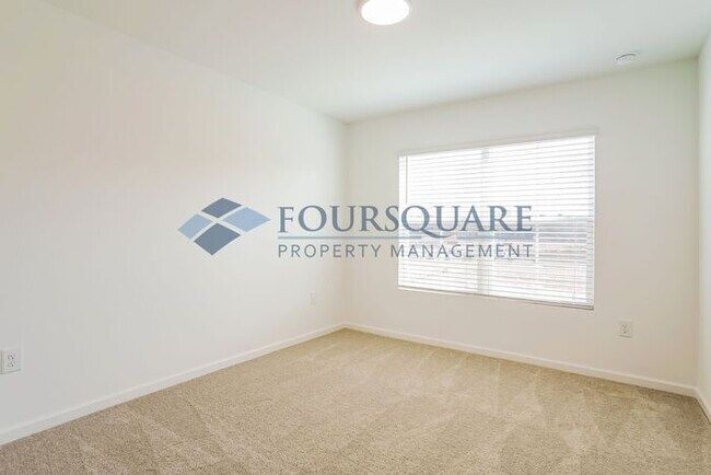 Building Photo - Stylish End-Unit Townhome with Patio & One Car Garage  – Crescent Mills, Clayton