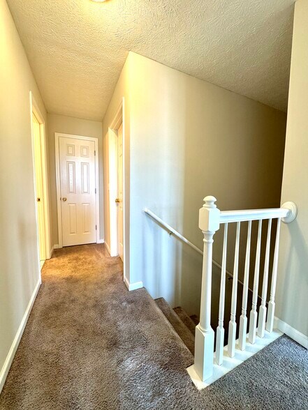Building Photo - 638 Hampton Way