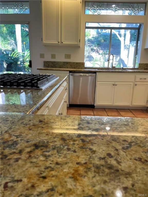 Building Photo - 15 Springbrook Rd