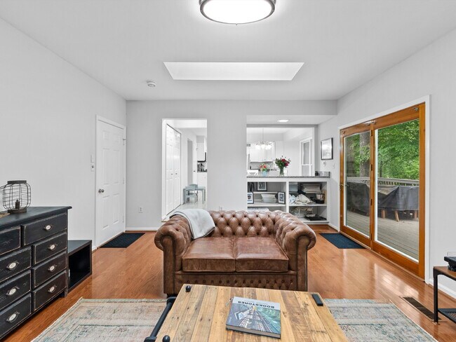 Building Photo - "Spacious 4-Bed Oasis with Scenic Views an...