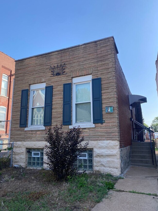 Building Photo - 1210 S Boyle Ave