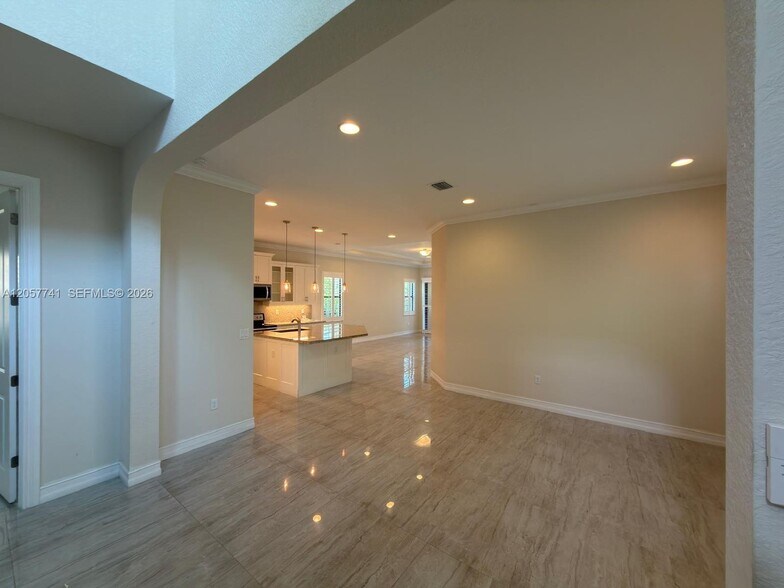 Building Photo - 455 SW 113th Ln