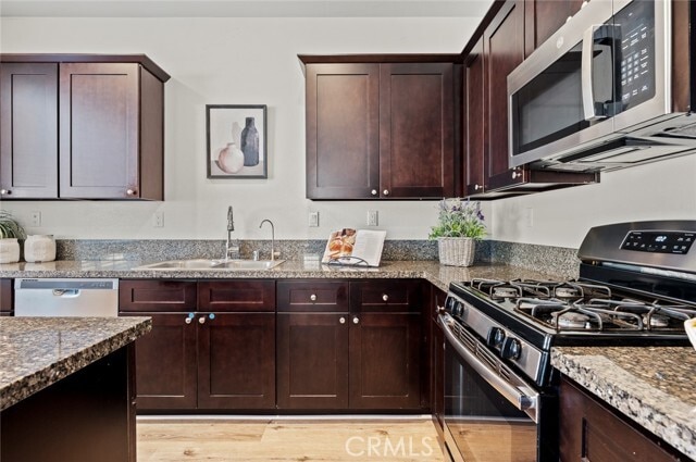 Building Photo - 1406 Girona Dr