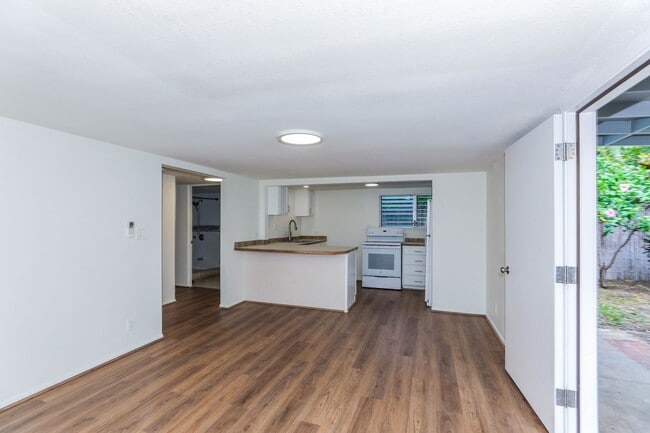 Building Photo - Kahala Avenue Beachside - remodeled 2 bedroom, 1 bath with Luxury Vinyl Plank Flooring