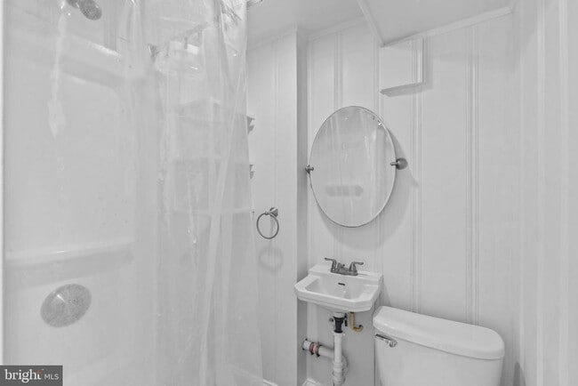 Building Photo - 227 Willow Ave