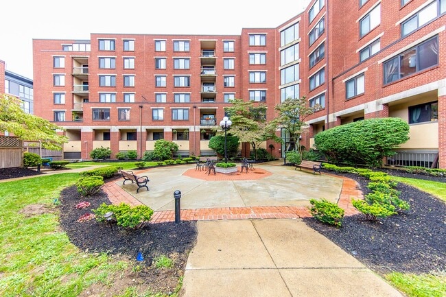 Building Photo - Modern, Spacious Allston Apt w/ Washer & Dryer in Unit, Right on the Green Line