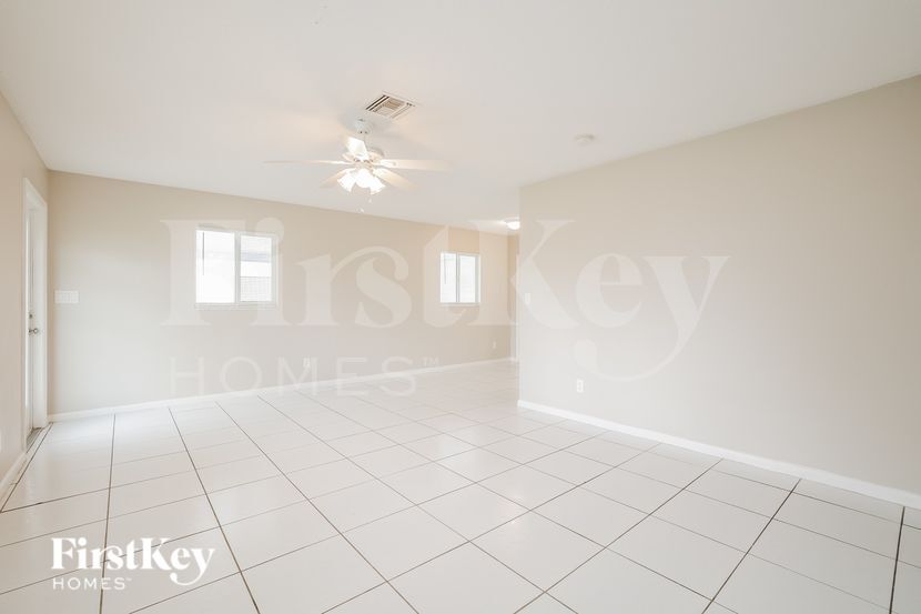 Building Photo - 22 Willow St