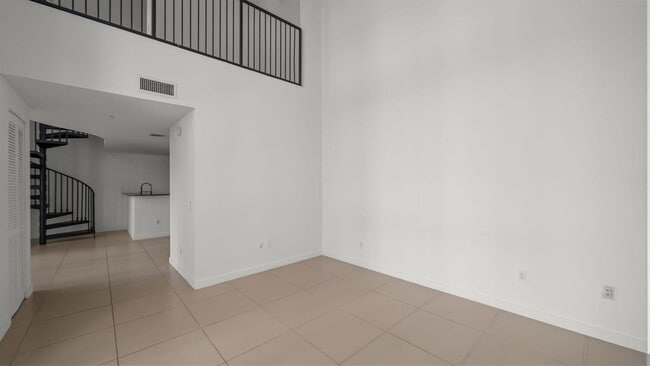 Building Photo - 300 S Biscayne Blvd