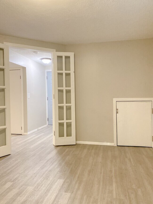 Building Photo - Millard 3 bed 2 bath $1900