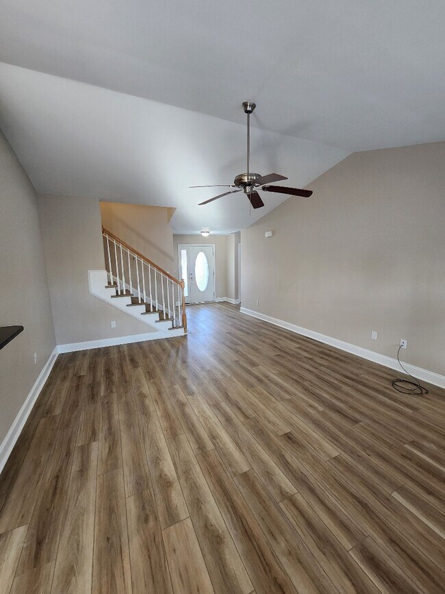 Building Photo - 223 Leadoff Dr