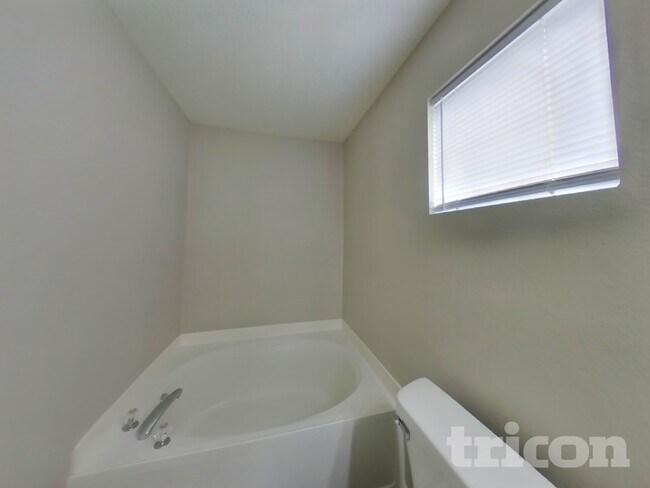 Building Photo - 5477 Wood Hollow Dr