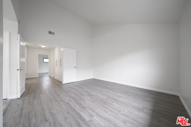 Building Photo - 1507 W Lambert Rd