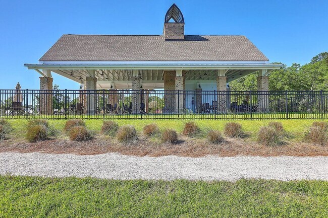 Building Photo - 4 Bedroom 3.5 Bath House in St. Johns Lake - Johns Island