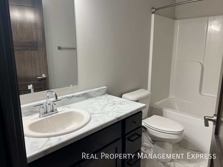 Building Photo - Modern Luxury: 3BR Townhome with Stylish Finishes, Spacious Interiors, and Attached Garage